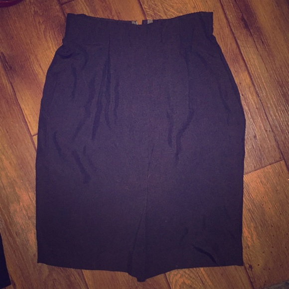 Classy Donna Karin Skirt - Picture 1 of 2